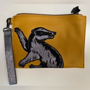 Womens Danielle Nicole hufflepuff large clutch